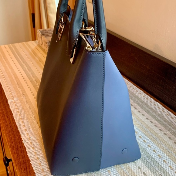 💖 PRISTINE‼️ Authentic Chloé Baylee Bicolor Tote Bag in Navy/Blue✨✨✨ - Picture 8 of 16